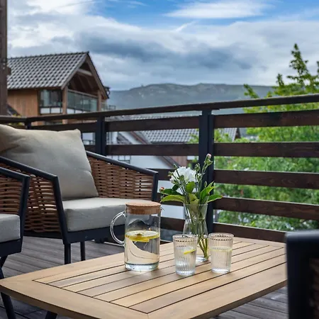 Obroncow Pokoju 4 דירה