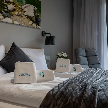 Apartment Obroncow Pokoju 4 *